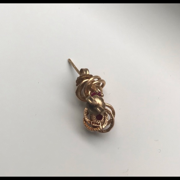 Gold and garnet earrings - Picture 3 of 4